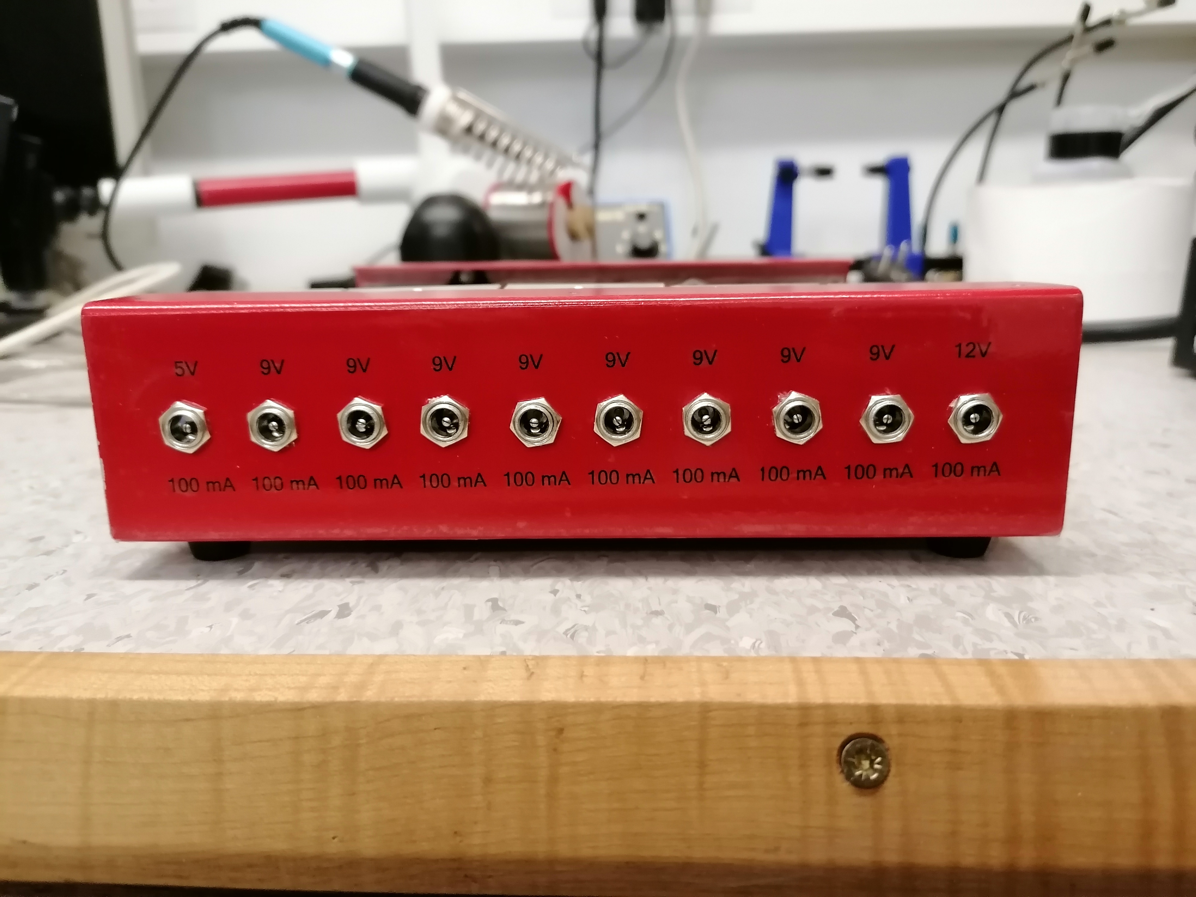 Isolated guitar effect PSU